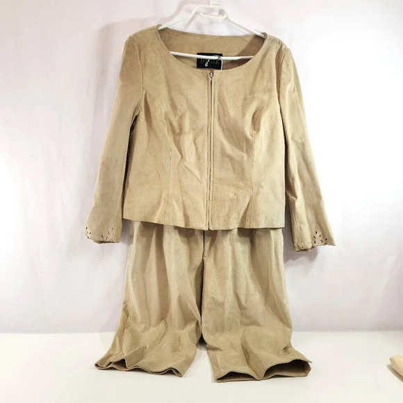 Danier Matching 2-Piece Suede Jacket & Crop Pants Size  12 - Picture 1 of 16